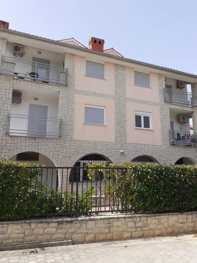 Lola Apartmani 로비니 외부 사진